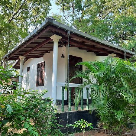 Katagamuwa Rest Hotell Kataragama Exteriör bild