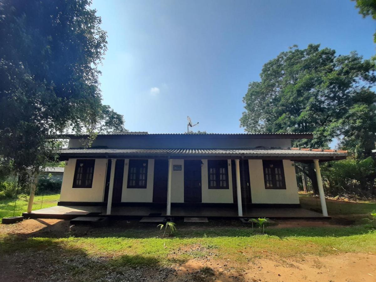 Katagamuwa Rest Hotell Kataragama Exteriör bild