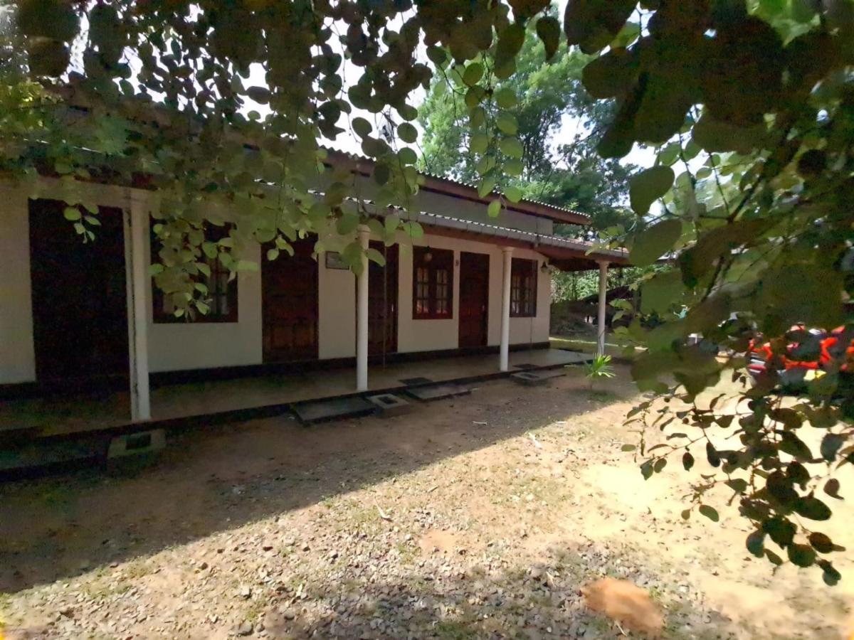 Katagamuwa Rest Hotell Kataragama Exteriör bild