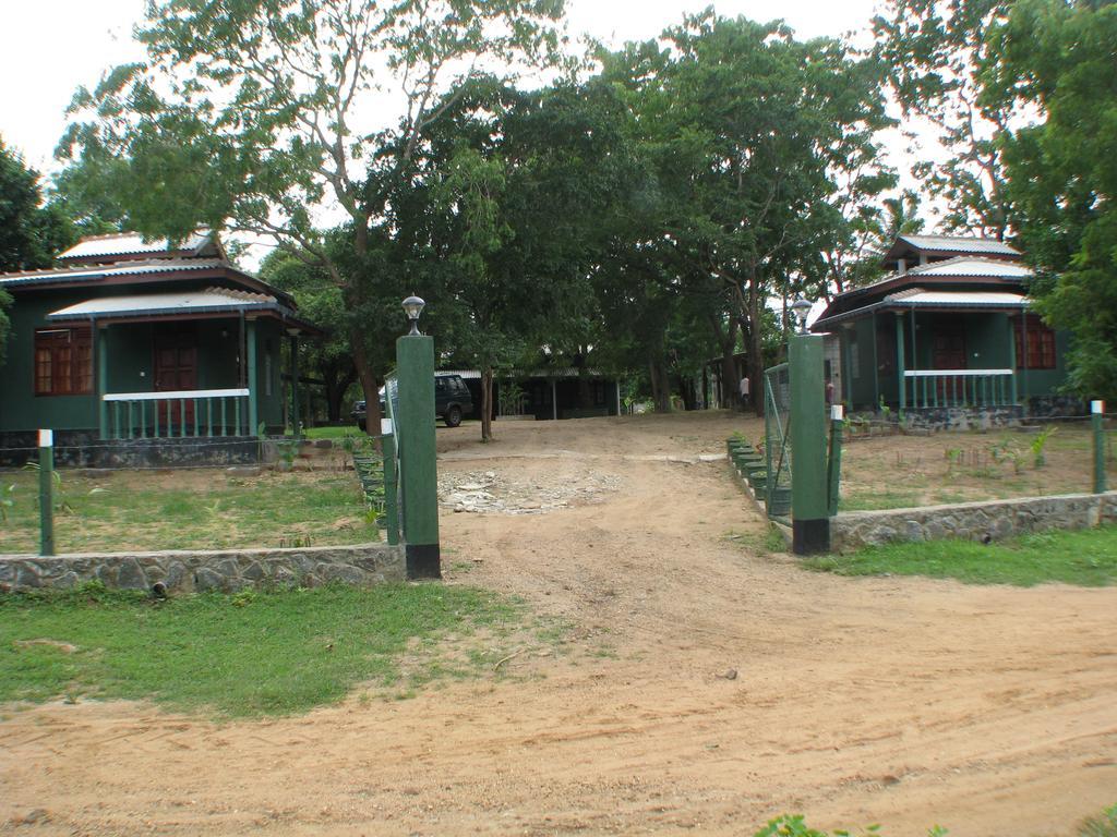 Katagamuwa Rest Hotell Kataragama Exteriör bild